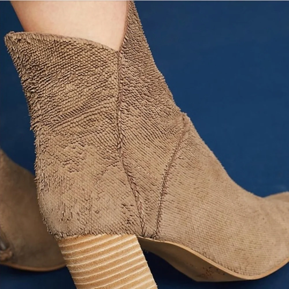 Modern Chic Seychelles Textured Suede Booties - Picture 4 of 5